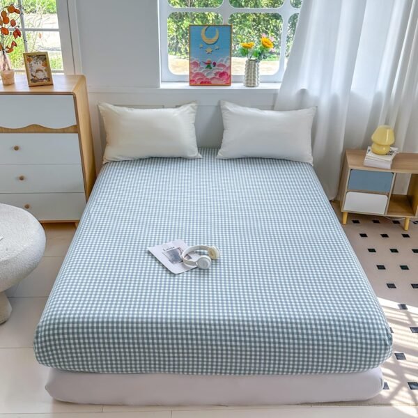 Light blue checkered fitted sheet (Queen size only), 16-inch deep pockets, 100% washed cotton white checkered base sheet, soft, breathable, and easy to care for